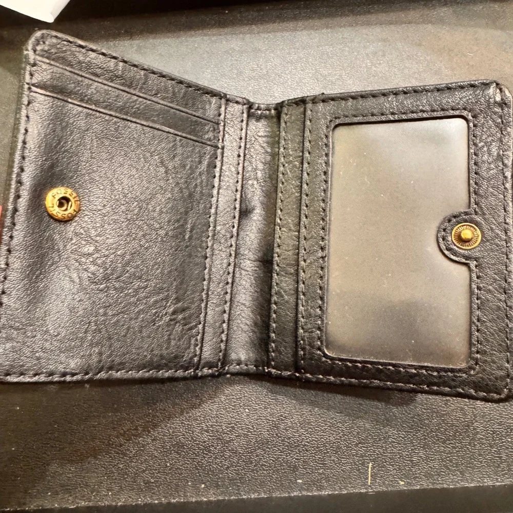 2022 Fossil Black Pebbled Leather Bifold Wallet Zip‎ Coin Pocket